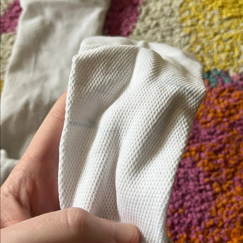 WOMENS SMALL LULULEMON COMPRESSION SOCKS